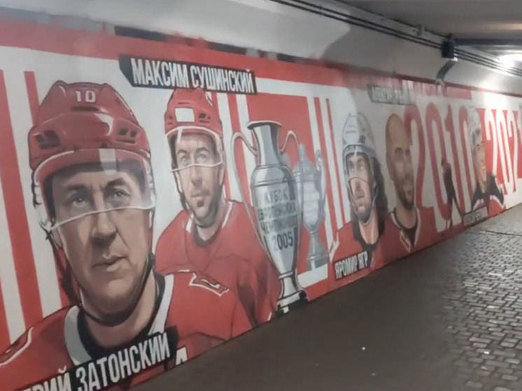 В подземном переходе у «G-Drive Арены» появились граффити к 75-летию омского хоккея