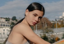 24-летняя прыгунья в длину Виктория Баркова поделилась новыми кадрами домашней фотосессии. Спортсменка, которую называют самой красивой легкоатлеткой России, попозировала в постели.