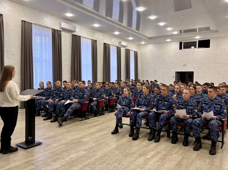 Ликбез по уставу: курсанты псковского университета ФСИН России показали свои знания на Географическом диктанте