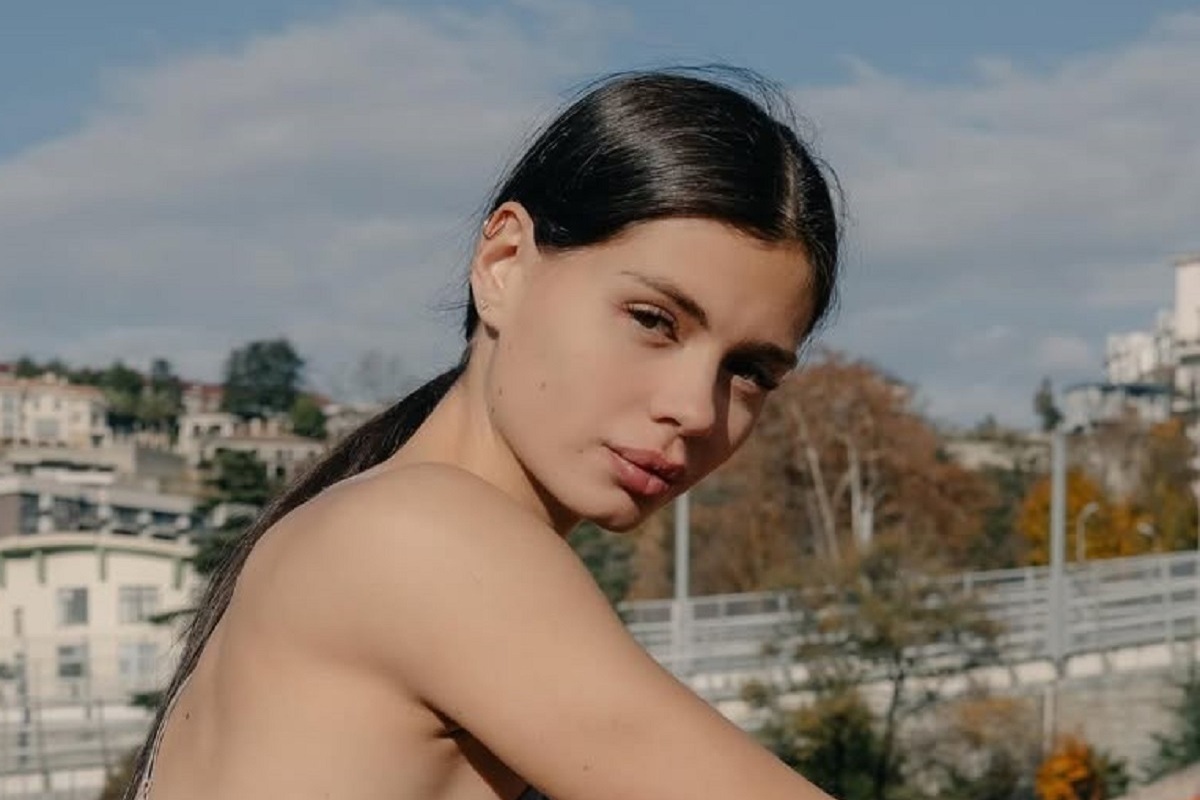 Легкоатлетка пустила фотографа в спальню