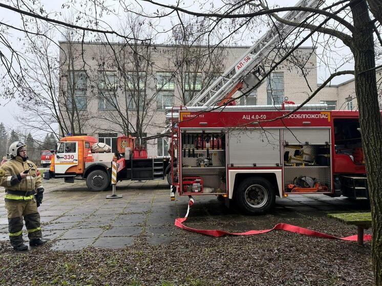 Пожарные провели тренировку в одной из школ Городского округа Серпухов