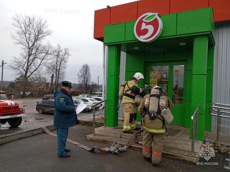 Орловские пожарные провели учения в магазине «Пятерочка»