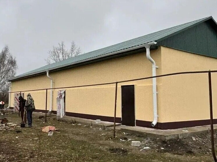В Орловской области продолжается ремонт сельского клуба в Покровском районе