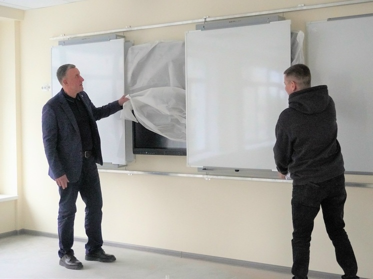 Дронов взял на особый контроль ремонт школы № 31 в Великом Новгороде