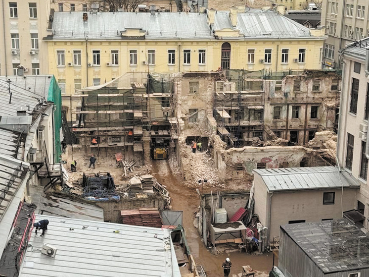 В центре столицы продолжаются работы на памятнике архитектуры федерального значения — Доме-мастерской архитектора Матвея Казакова