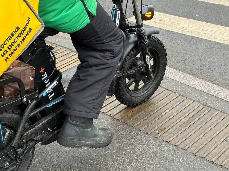 Петербуржцам придётся теперь дольше ждать доставку еды