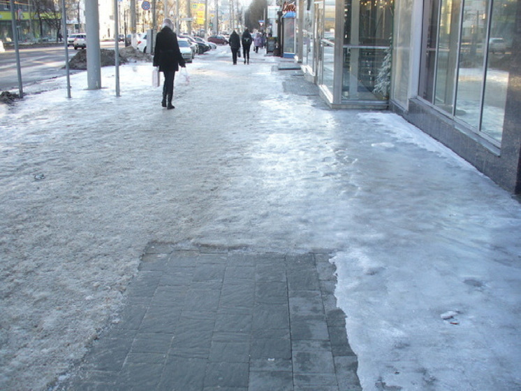 С белгородцами поделились правилами безопасности при гололедице