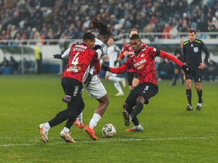 «Балтика» в Калининграде победила «Спартак» со счётом 1:0, сыграв с 30-й минуты в меньшинстве. На 33-й минуте был удалён главный тренер «Балтики» Андрей Талалаев за жест в адрес арбитра. Позднее тренер прокомментировал эпизод с удалением и подчеркнул значение победы для роста игроков. Из-за дисквалификации он пропустит матч 18-го тура с «Крыльями Советов».