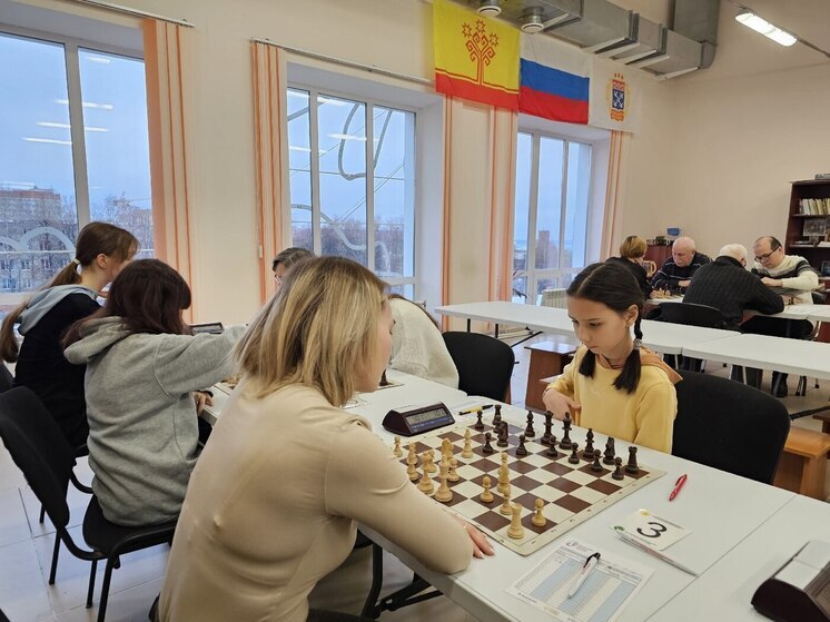 Набирает ход чемпионат Чувашии по шахматам среди мужчин и женщин