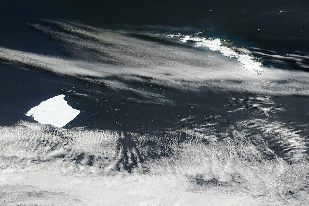 Космический взгляд на гиганта: опубликован снимок расколовшегося айсберга-рекордсмена А23а