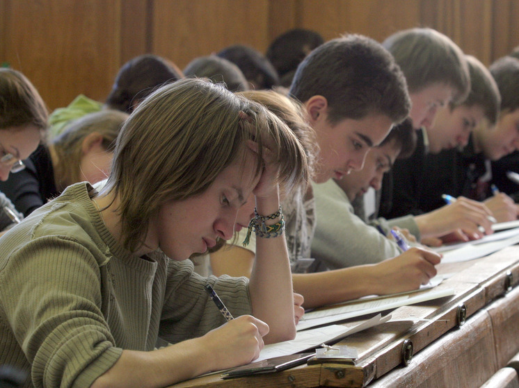 Рособрнадзор объявил предостережения трем российским вузам