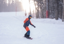 Зима два дня как вступила в свои права, а это значит, что пора готовить лыжи и теплые спортивные костюмы для того, чтобы отправиться на склоны и покататься с ветерком