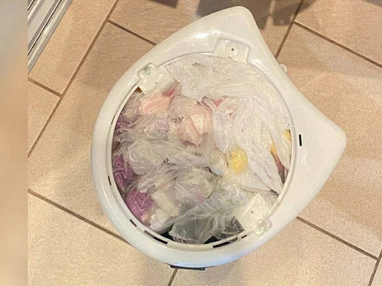 В Барнауле полицейские задержали 42-летнего жителя Новосибирской области, который перевозил несколько видов запрещенных веществ в термопоте