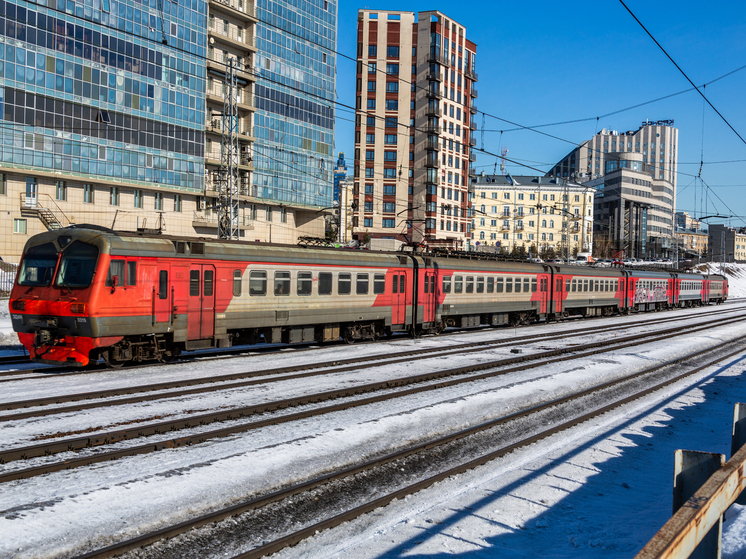 Под колёсами электропоезда в Новосибирске погибла женщина