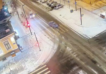 Сотрудники дорожно-патрульной службы Красноярска привлекли к административной ответственности 21-летнего водителя, устроившего показательные заносы на оживленной городской магистрали