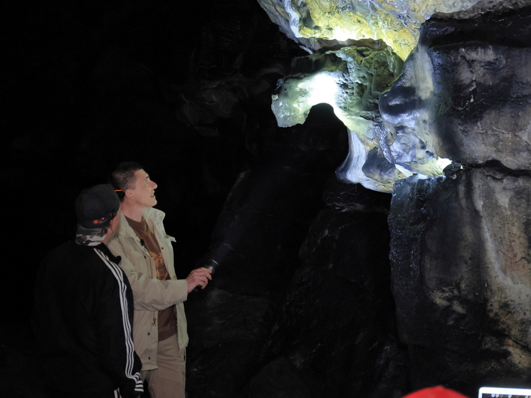 Известный российский археолог, доктор исторических наук Владислав Житенёв объяснил, как ученые пришли к выводу, что единственная на сегодняшний день обнаруженная гравировка в пещерах Южного Урала была создана во времена палеолита.