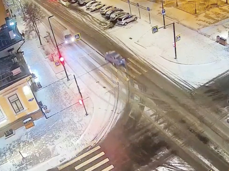 Молодого водителя в Красноярске оштрафовали за опасный дрифт на проспекте Мира