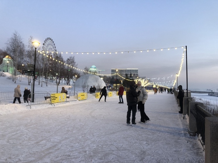 В Новосибирске открылись первые муниципальные катки для массового катания