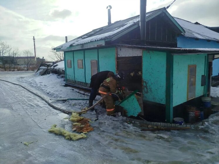 В селе Взморье загорелся частный жилой дом