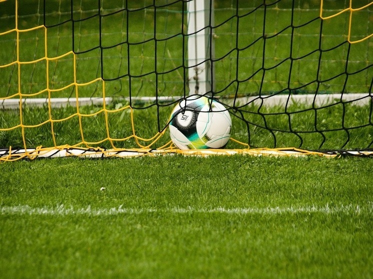 В Уфе во время любительского матча скончался 35-летний футболист