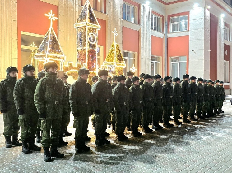 В минувшие выходные с железнодорожного вокзала Барнаула на службу отправились 50 новобранцев. Призывники из всех районов региона войдут в ряды пограничного управления.