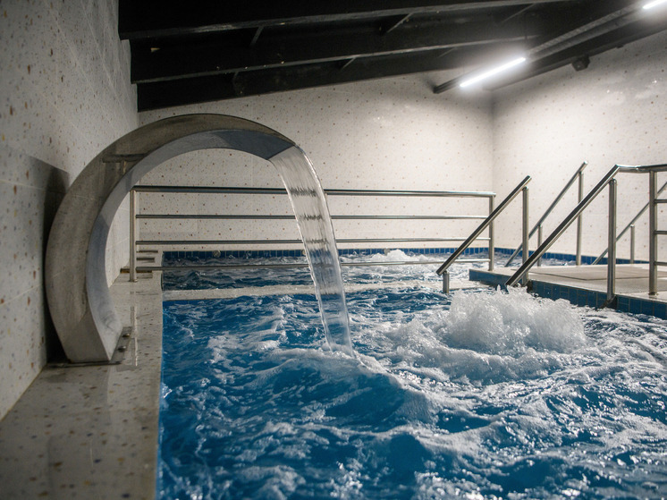 SHOT: в Краснодаре двухлетняя девочка заразилась грибком в бассейне