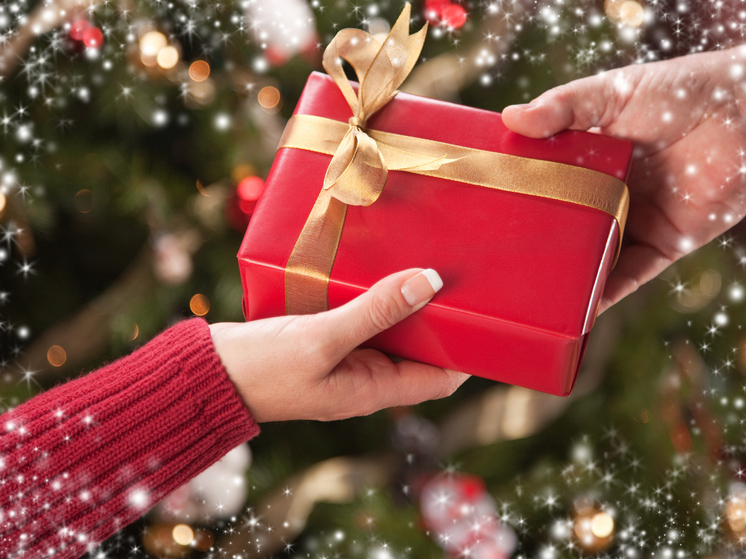 Жители Архангельска будут заранее покупать новогодние подарки — опрос