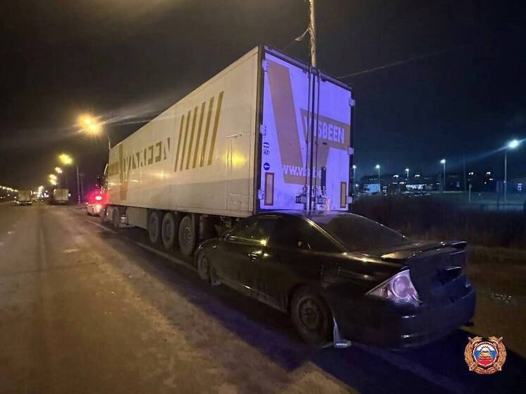  На М-10 в Тверской области водитель “Хонды” влетела в стоящий грузовик