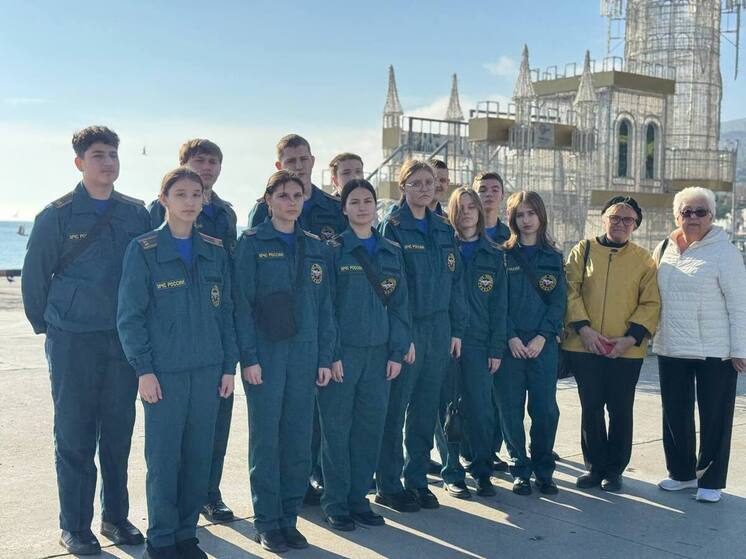 Депутаты Госсовета Крыма и Ялтинского горсовета организовали для кадетов Кореизской средней школы культурно-патриотическую встречу. 