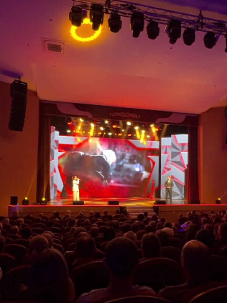 В Ноябрьске ветераны боевых действий и МВД организовали концерт для поддержки бойцов СВО