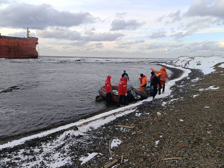 Эвакуация экипажа судна An Yang 2 близ Сахалина подходит к завершению
