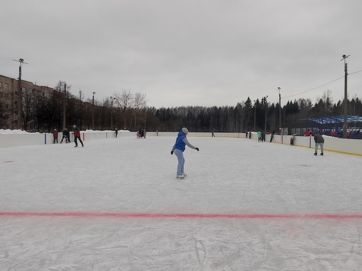 Хоккейные коробки и катки начали заливать в Абакане