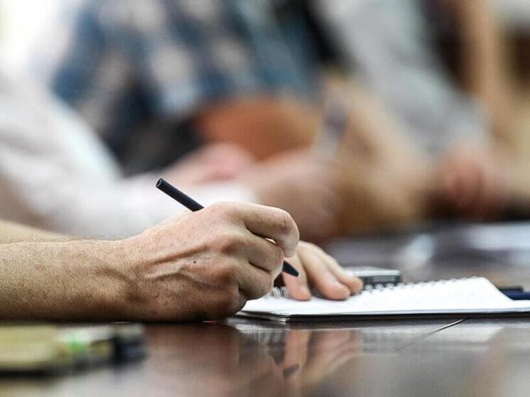 Следственный комитет взял на контроль дело о падении школьницы из окна в Тобольске