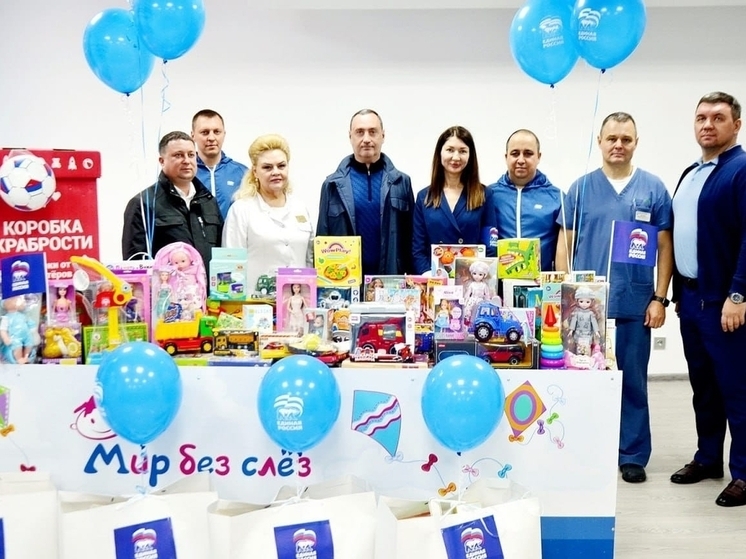 Политик Виктор Тепляков принял участие в акции «Коробка храбрости»