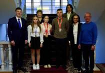 В Ставрополе состоялась встреча заместителя председателя правительства края Ивана Нифонтова с мастерами прыжков на акробатической дорожке и их наставниками, вернувшимися из Испании, где прошли чемпионат и первенство мира по прыжкам на батуте