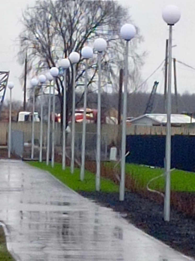 В Спутнике завершили установку освещения на набережной