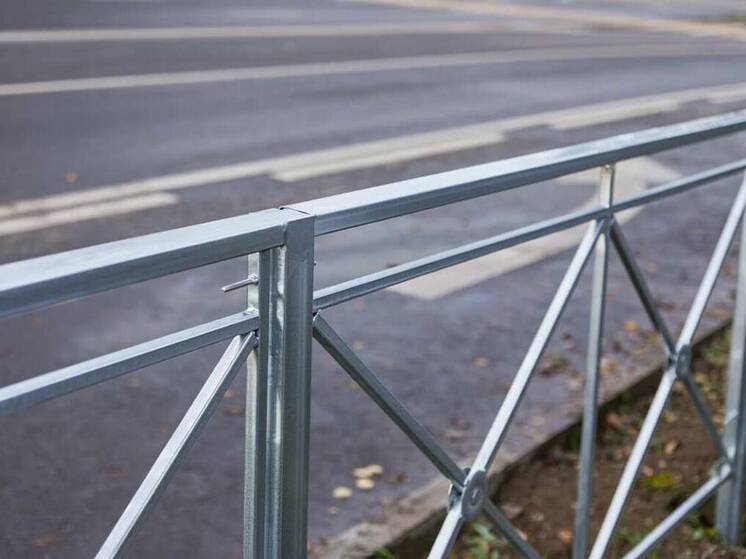 Вдоль дорог Альметьевского района установили ограждение