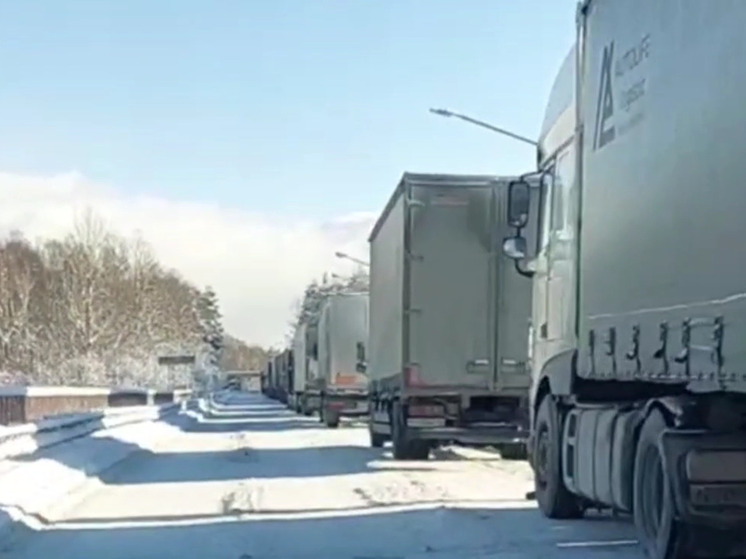 На «Байкале» фура заблокировала дорогу, водителя уже нашли