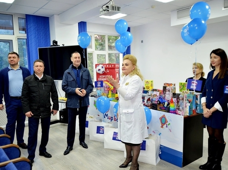 Депутат Тепляков поучаствовал в благотворительной акции «Коробка храбрости»