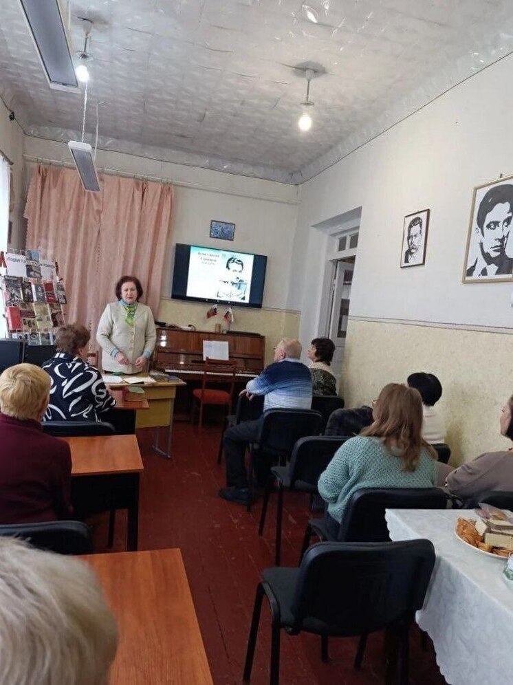«Стихи, рождённые войной»: В Куйбышевском районе Запорожья отметили 110-летие Константина Симонова