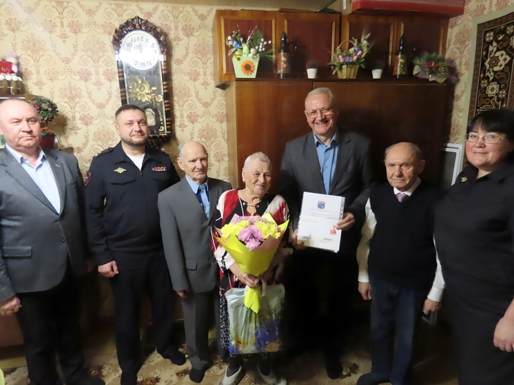 В Сланцевском районе ветеран ВОВ и МВД отметила 90-летие