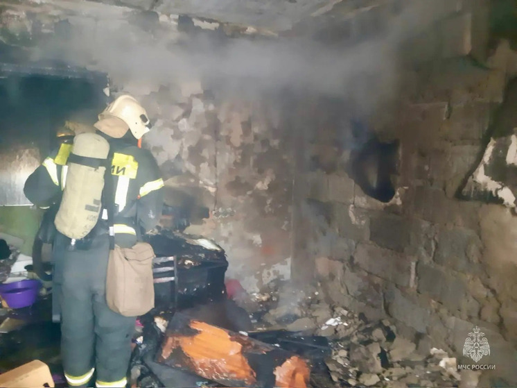 Барнаулец попал в больницу после пожара из-за непотушенной сигареты