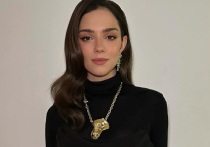 Популярная российская фигуристка Евгения Медведева стала лицом магазина женской одежды. Обладательница серебряной олимпийской медали сфотографировалась в костюмах из новой коллекции.