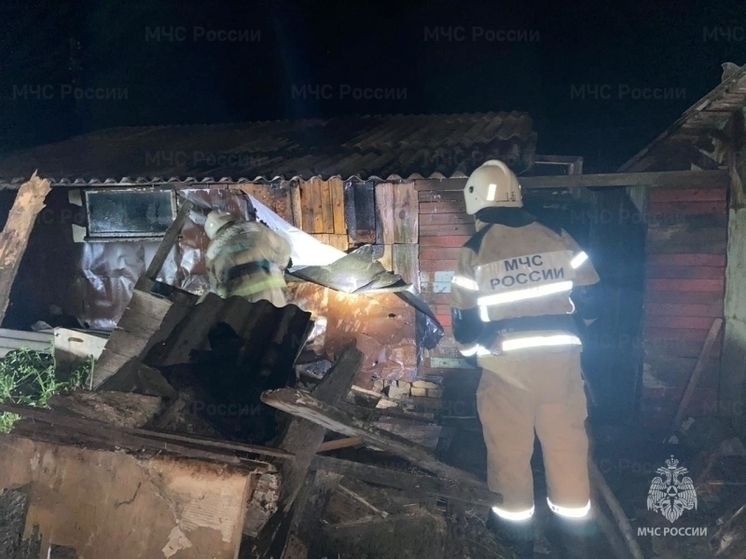 В Орловской области при пожаре сгорела кровля жилого дома