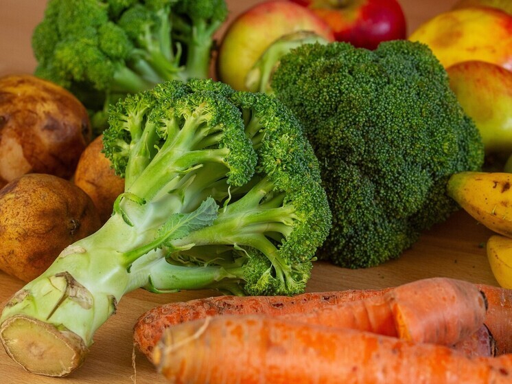 Ученые из Аризоны советуют есть брокколи и лосось для защиты от деменции