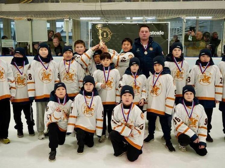 Хоккейная команда из Калмыкии завоевала серебро на турнире в Волгограде