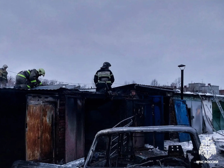 Один человек пострадал на пожаре в гаражном кооперативе в Крутой горке