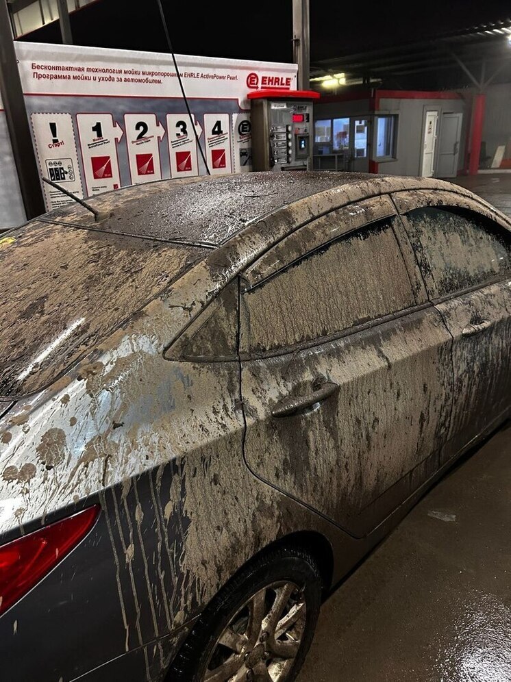 На  Свободном переулке в Твери нашли зацементированный автомобиль