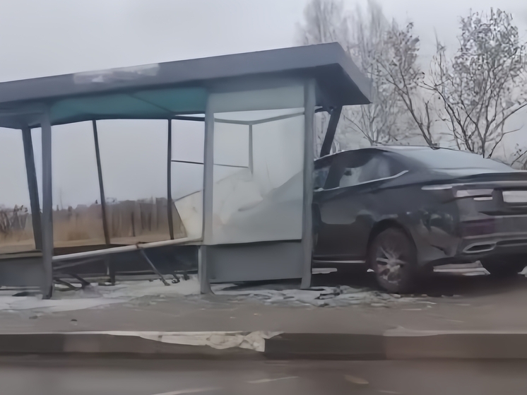 Одна в остановке, другая на обочине: ДТП в регионе 2 декабря