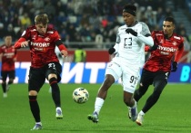 В рамках созданной «МК» совместно с Объединением отечественных тренеров рубрики мы обсудили с одним из самых авторитетных российских специалистов, Сергеем Александровичем Павловым, итоги последних матчей российского чемпионата, постаравшись понять, в чем причины неудач «Спартака» и «Динамо», и за счет чего «Краснодар» идет на первом месте.